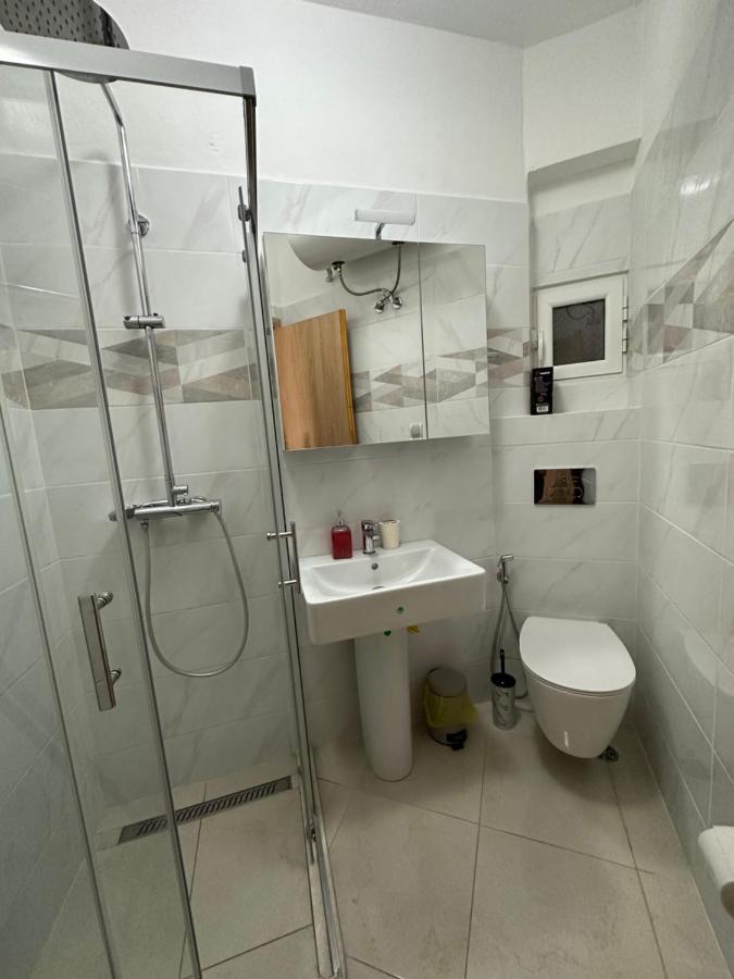 Velis Apartment Sarandë Buitenkant foto